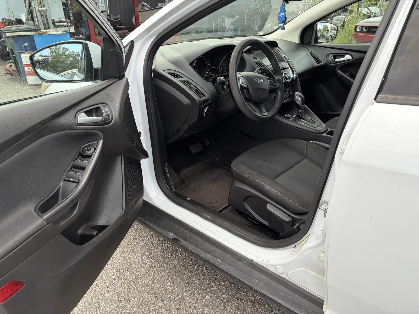 2017 FORD Focus - Photo 5